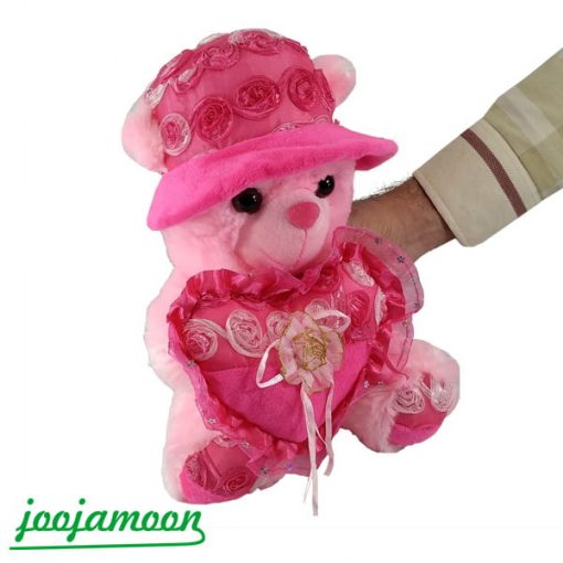 عروسک خرس کلاه دار قلب به دست گل دار