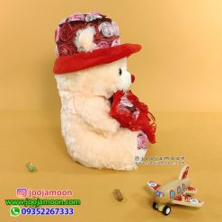 عروسک خرس کلاه دار قلب به دست گل دار